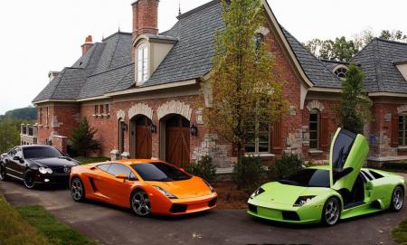ma maison et les caisse de mon pere en noire ,moi c la orange